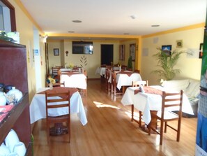 Frokost, lunsj og middag serveres, internasjonale retter 