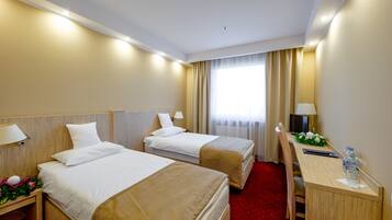 Caja de seguridad en la habitación y escritorio