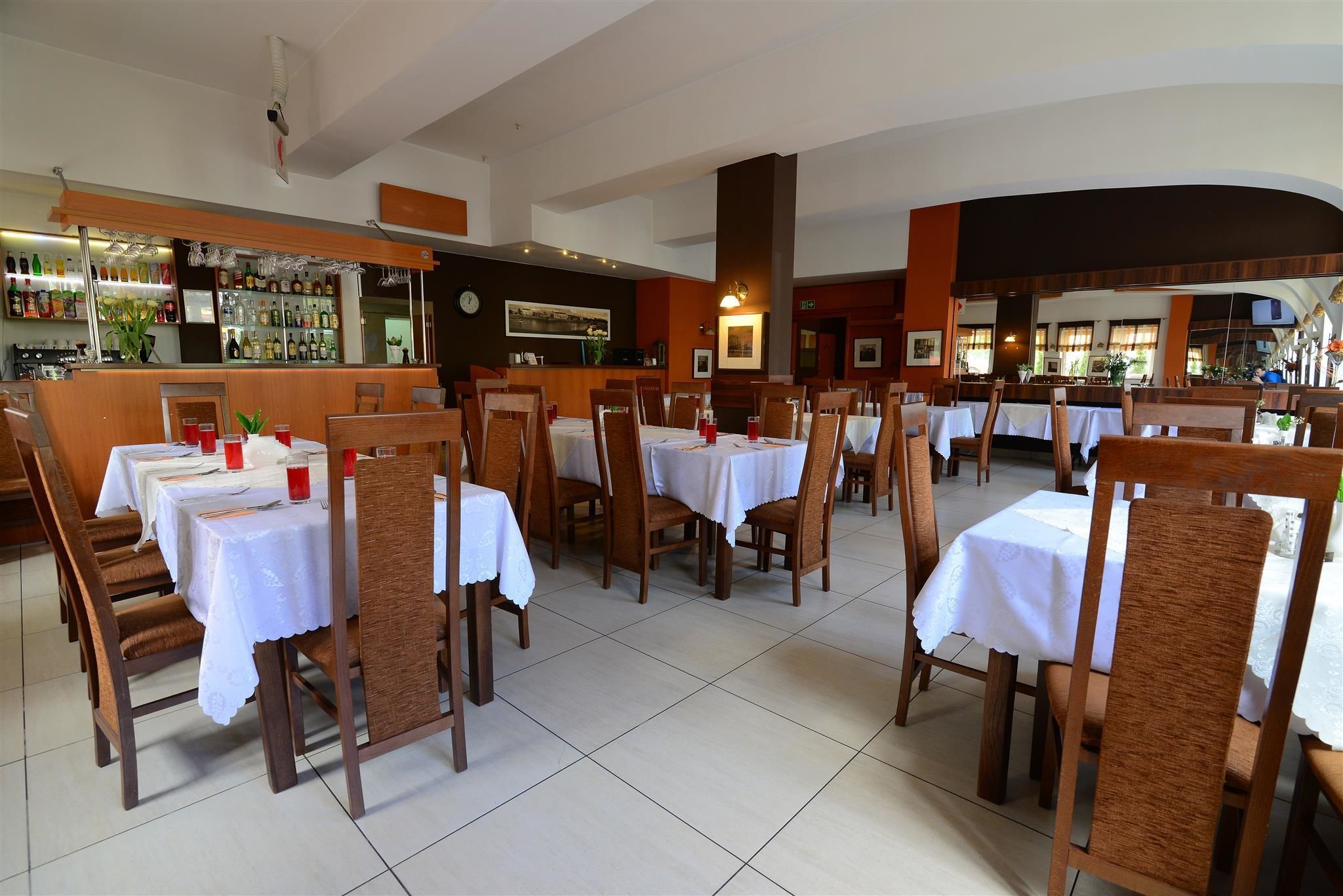 breakfast, lunch and dinner served