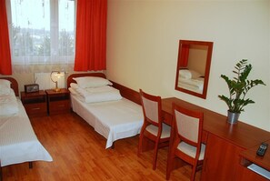 Superior Single Room | Desk, iron/ironing board, free WiFi, bed sheets - Ośrodek hotelowy Optima (Kraków)