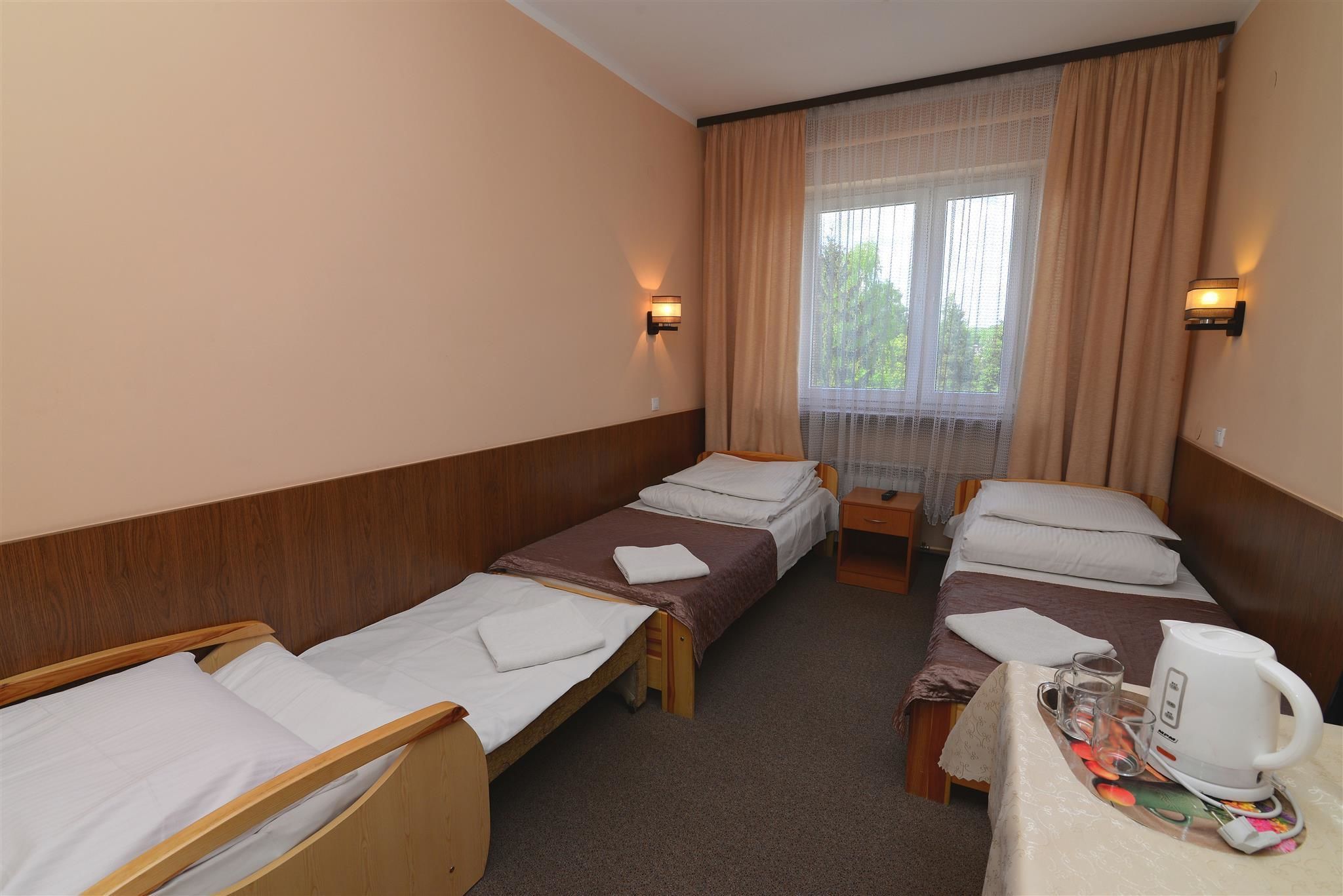 triple room | desk, iron/ironing board, free wifi, bed sheets