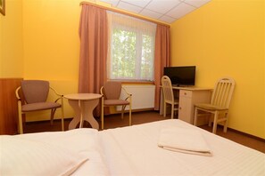 Superior Twin Room | Desk, iron/ironing board, free WiFi, bed sheets - Ośrodek hotelowy Optima (Kraków)