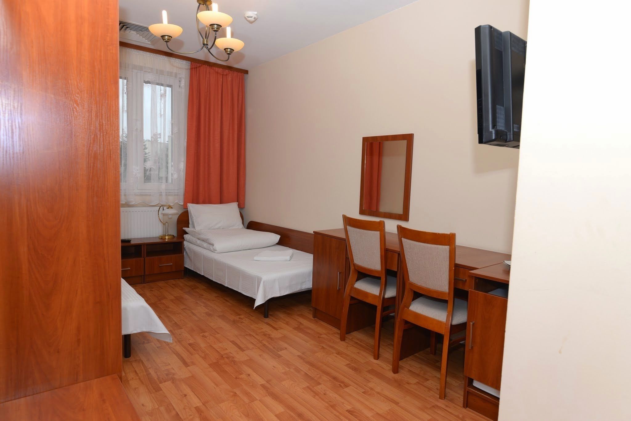 superior single room | desk, iron/ironing board, free wifi, bed sheets