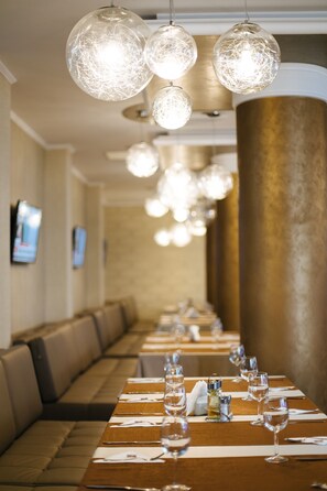 Local and international cuisine - Hotel Phoenix (Arad)
