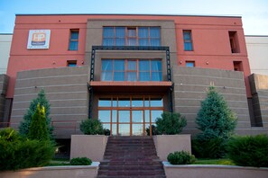 Front of property - Hotel Phoenix (Arad)