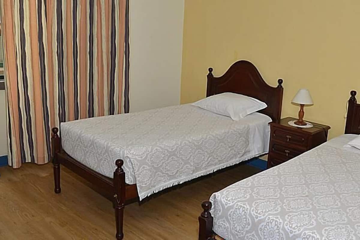 Een kluis op de kamer, gratis babybedden, gratis wifi, beddengoed
