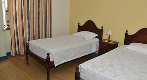 Safe på rommet, barnesenger (inkludert), wi-fi (inkludert) og sengetøy