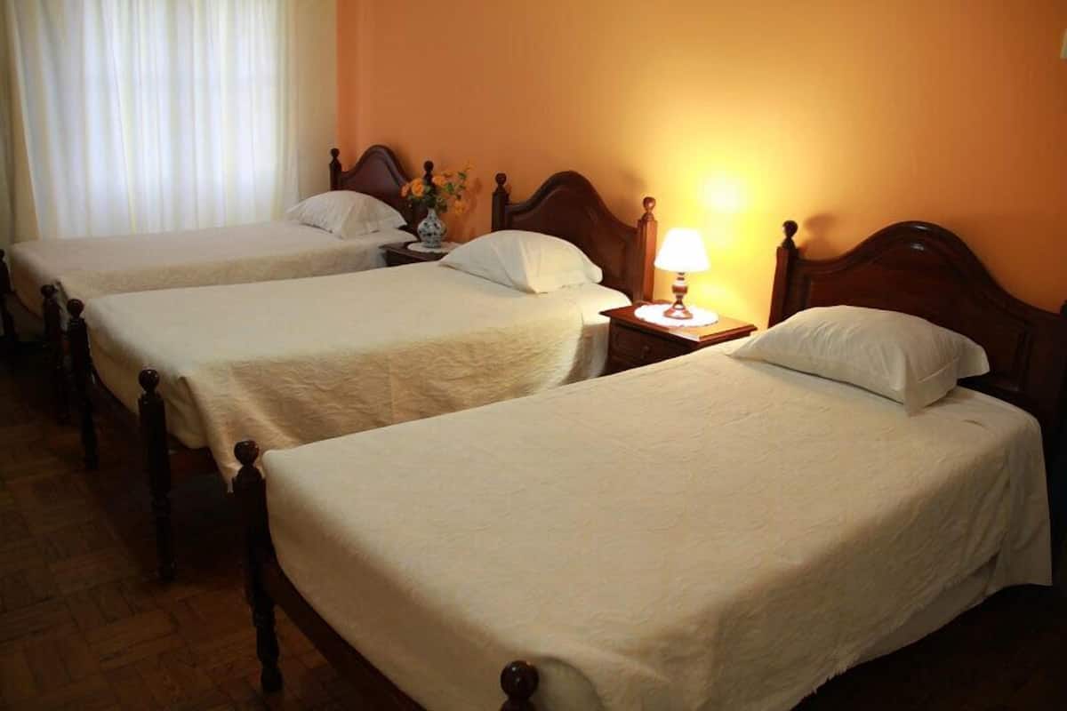 Een kluis op de kamer, gratis babybedden, gratis wifi, beddengoed