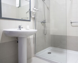 Apartment, 2 Schlafzimmer | Badezimmer | Dusche, Haartrockner, Handtücher, Seife