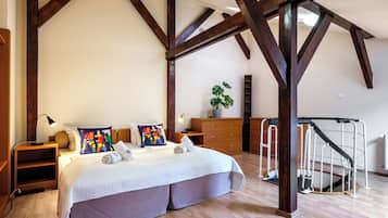Ropa de cama de alta calidad y escritorio
