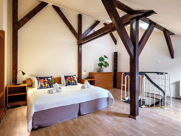 Studio, 2 Bedrooms, Mezzanine