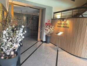 Se sirven desayunos, almuerzos, cenas y cocina portuguesa 