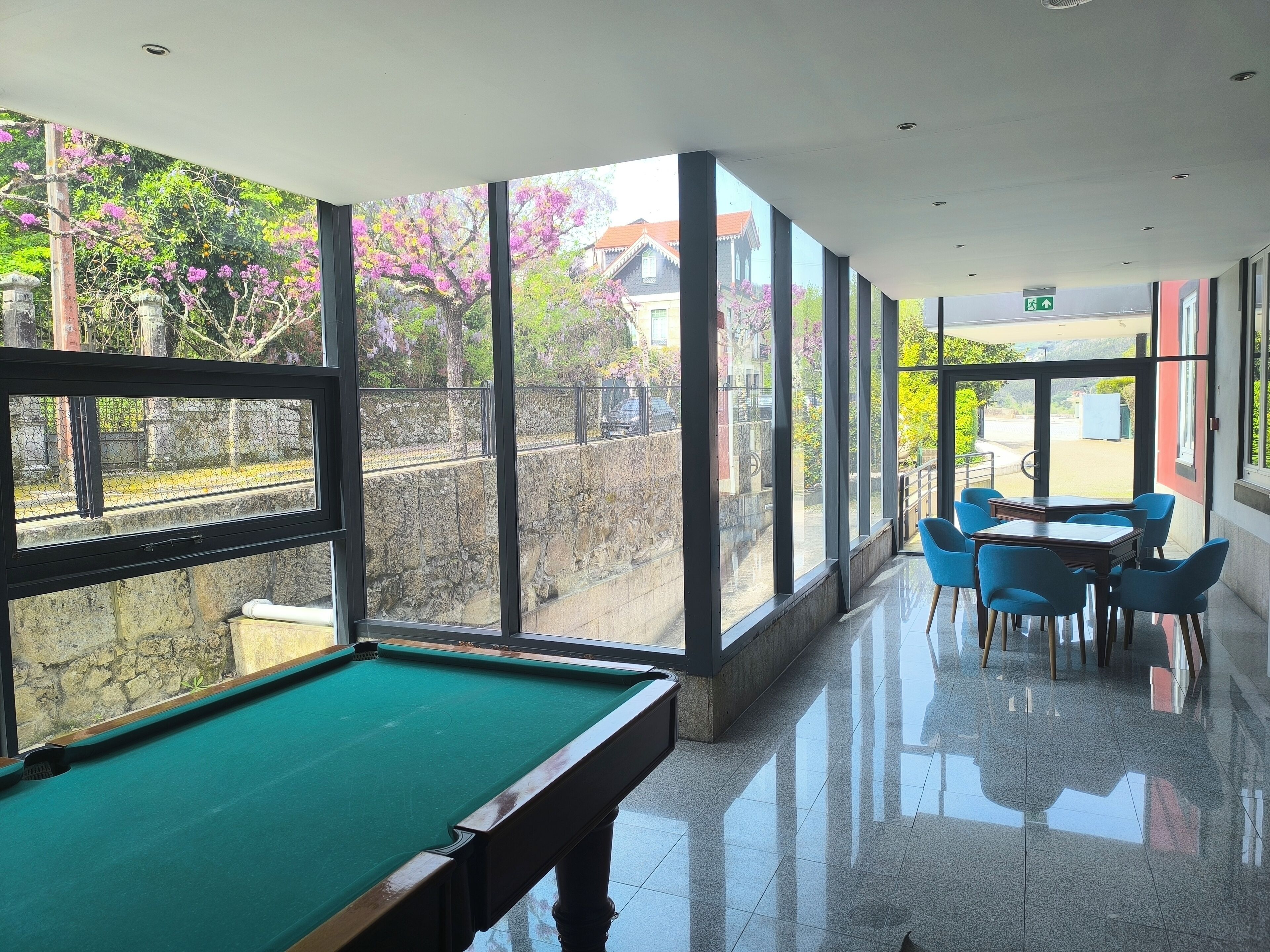 32-inch led tv with satellite channels, tv