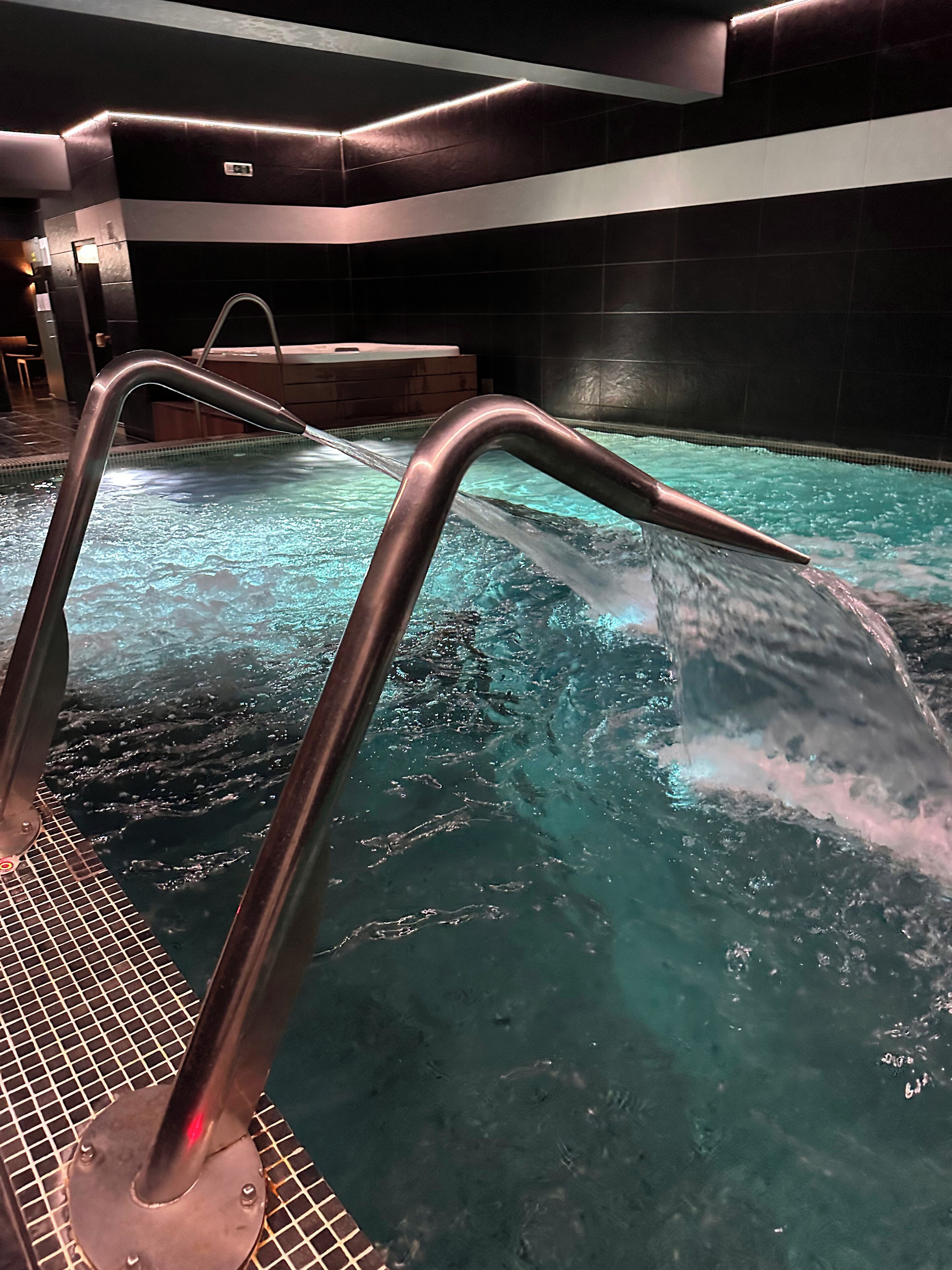 Piscine couverte, piscine extérieure (ouverte en saison)