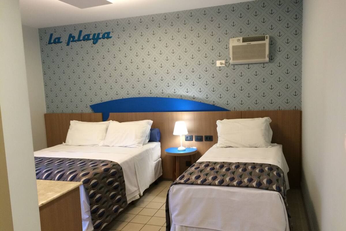 Habitación con 2 camas individuales | Minibar, caja fuerte, cunas gratuitas y wifi gratis