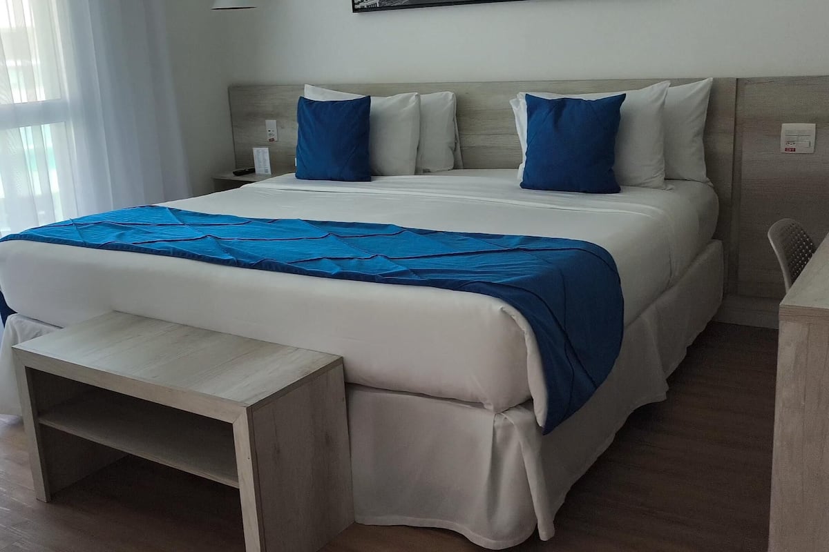 Minibar, in-room safe, desk, laptop workspace