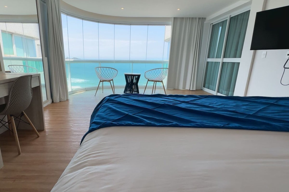 Premium Suite, 1 King Bed | Minibar, in-room safe, desk, laptop workspace