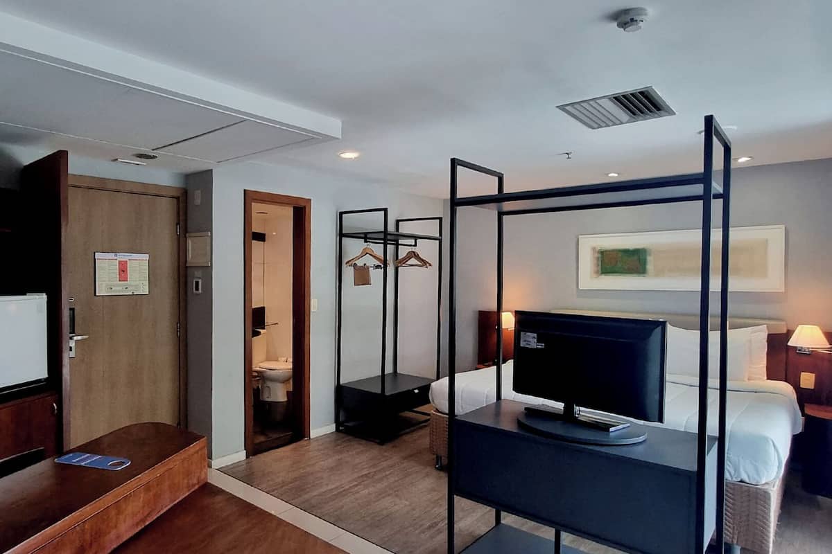 Phòng phong cách cổ điển, 1 giường cỡ queen | 1 phòng ngủ, minibar, két bảo mật tại phòng, bàn