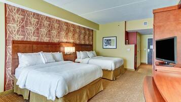 Quarto, 2 camas de casal | Roupas de cama premium, cofres nos quartos, escrivaninha