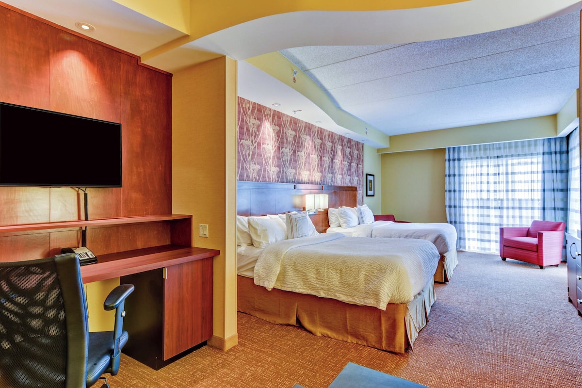 premium bedding, in-room safe, desk, iron/ironing board