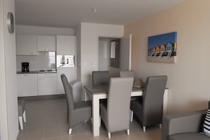 Apartemen, 1 kamar tidur | Dapur pribadi | Lemari es, microwave, kompor, dan mesin pencuci piring
