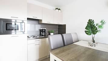 Apartment, 2 Bedrooms | Premium bedding, iron/ironing board, free WiFi, bed sheets