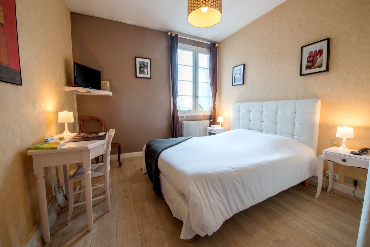 Habitación doble superior | Escritorio y wifi gratis