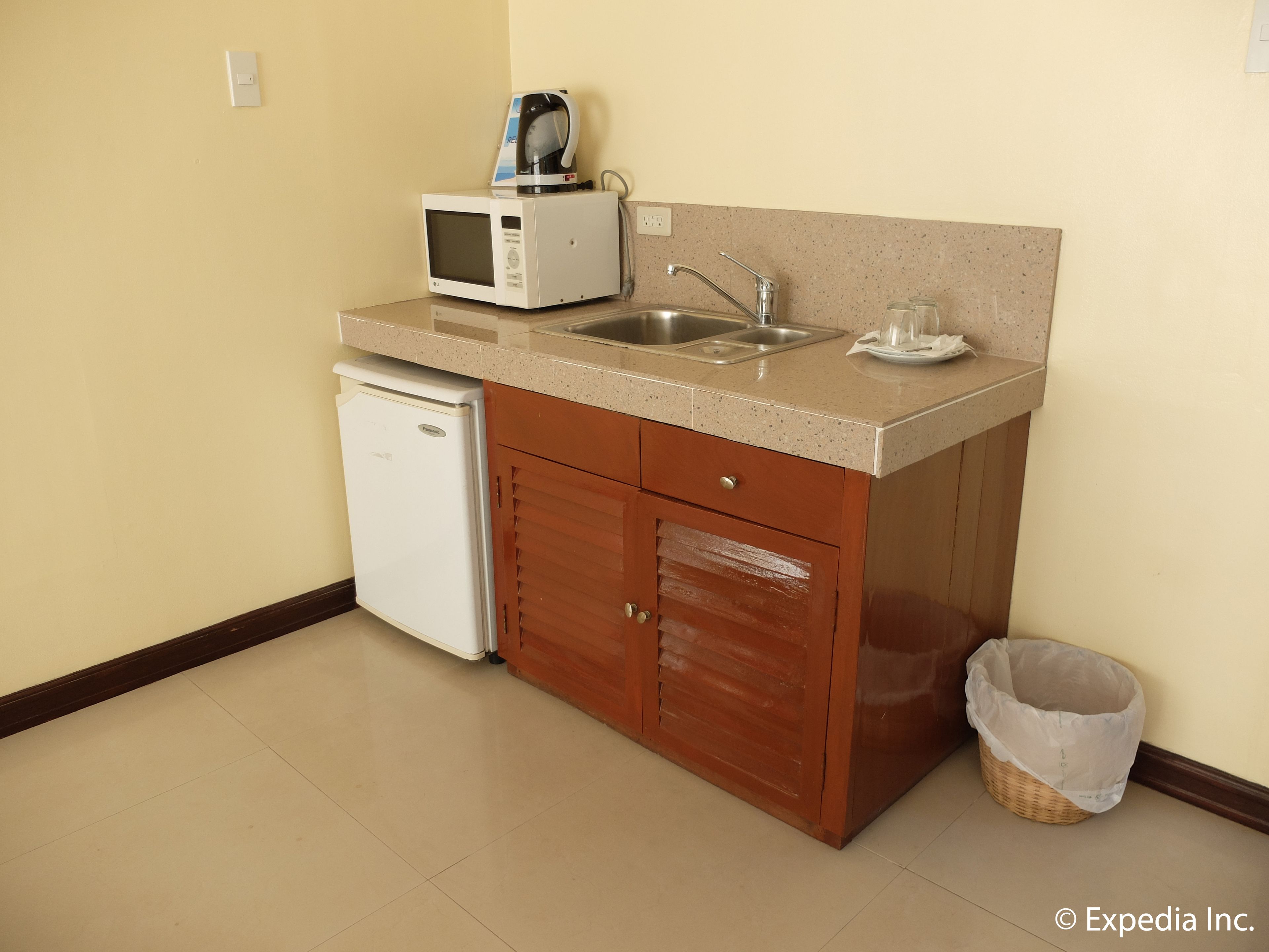honeymoon suite | private kitchenette | fridge