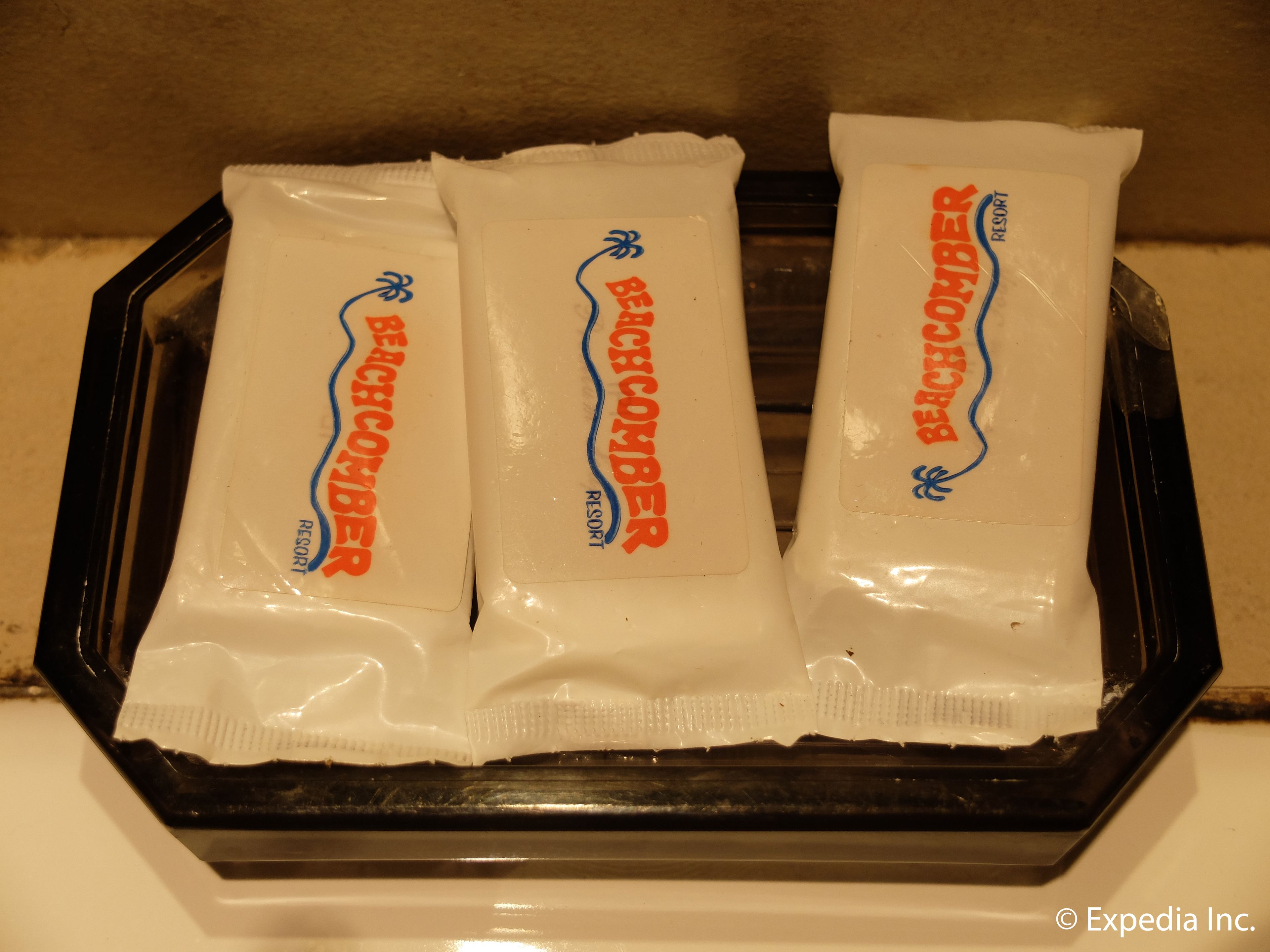 deluxe room | bathroom amenities | towels