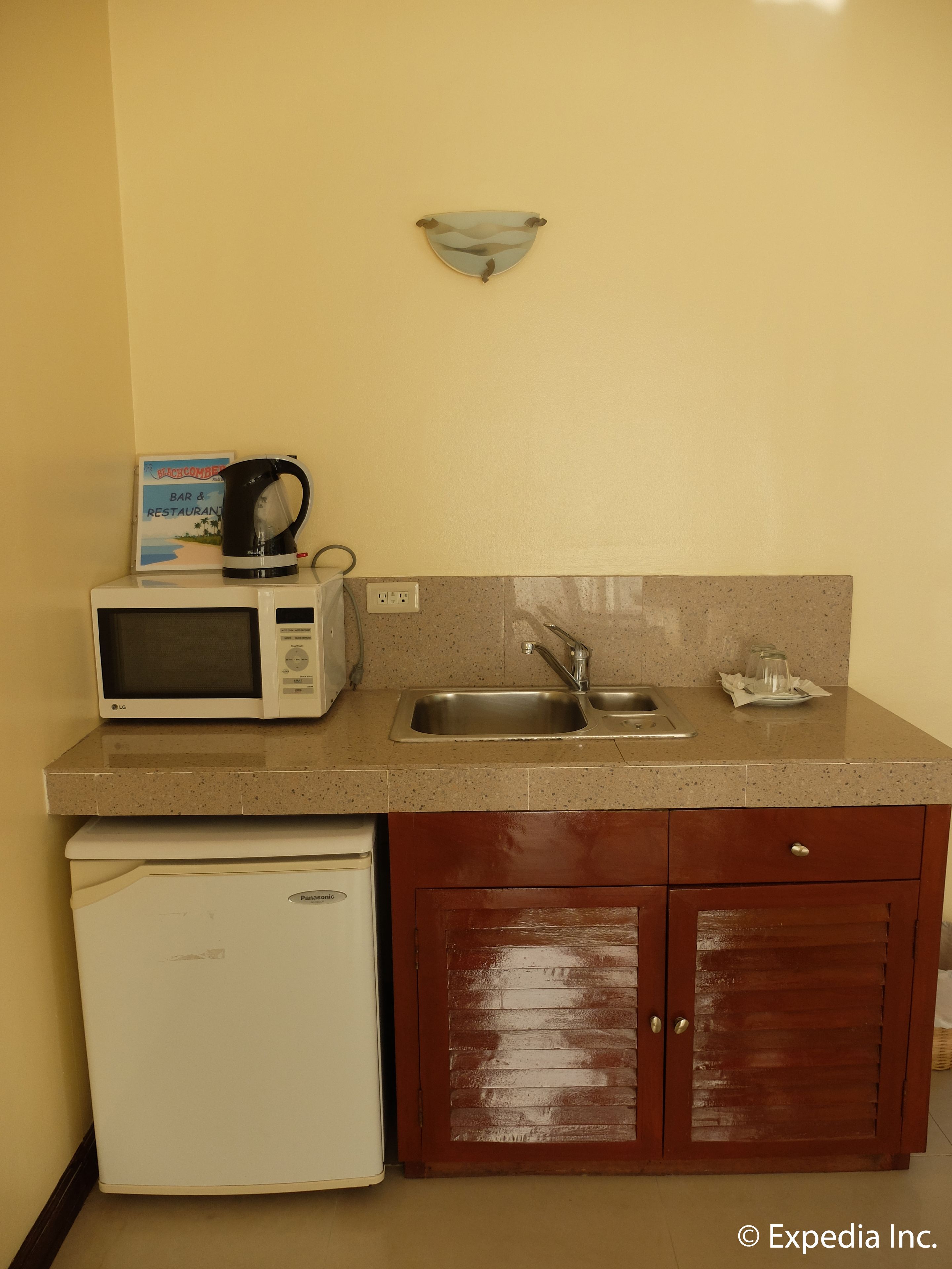 honeymoon suite | private kitchenette | fridge