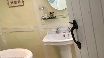 Phòng đôi, có phòng tắm riêng | Phòng tắm | Đồ dùng nhà tắm miễn phí