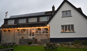 Front of property - Three Horseshoes (Barry)