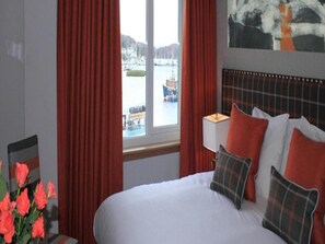 In-room safe, iron/ironing board, free WiFi, bed sheets - Anchor Hotel (Tarbert)