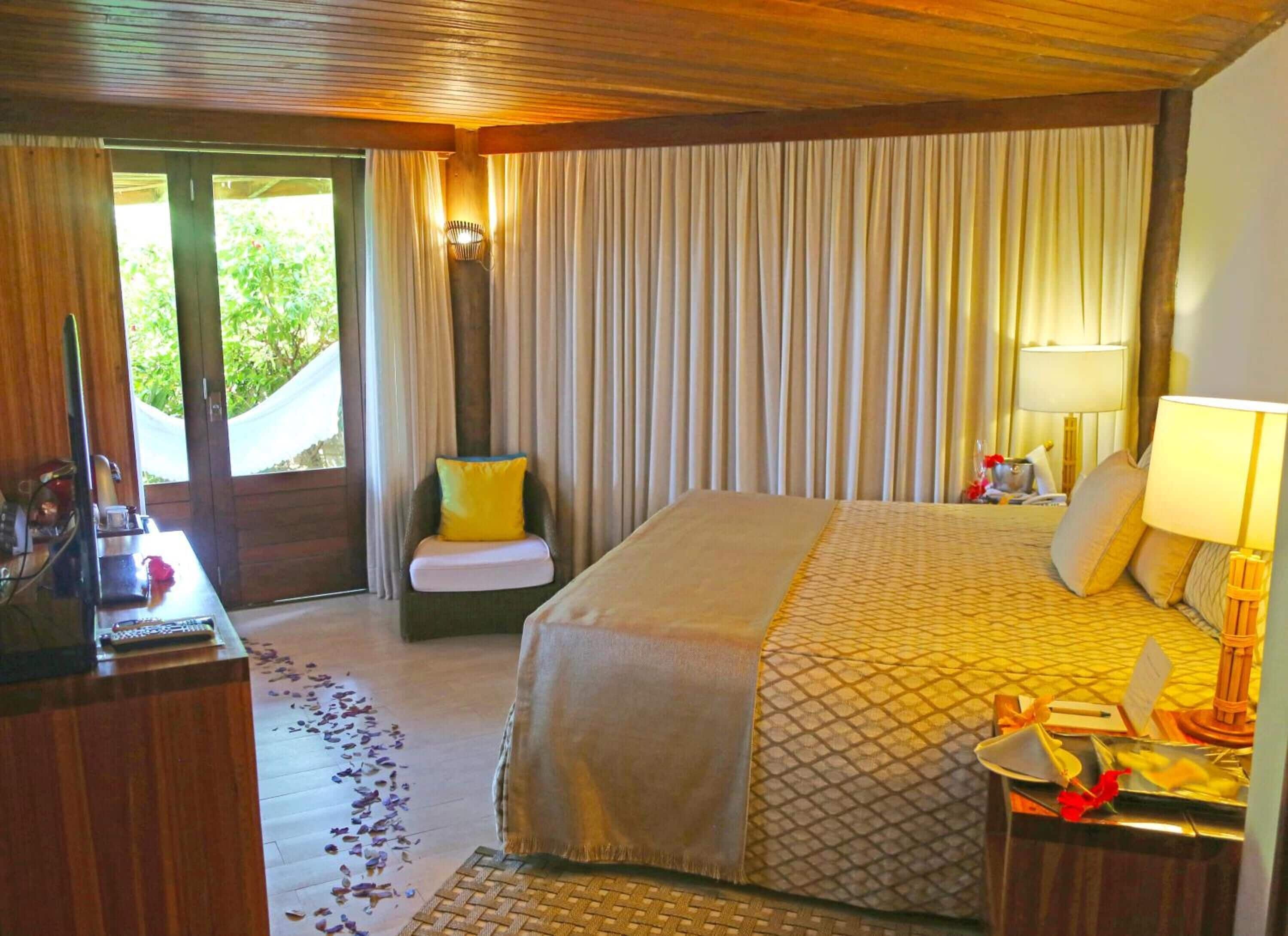 华丽套房 | 迷你吧、客房内保险箱、免费 WiFi、床单