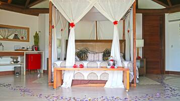 Bangalô luxo, 1 quarto | Frigobar, cofres nos quartos, Wi-Fi de cortesia, roupa de cama