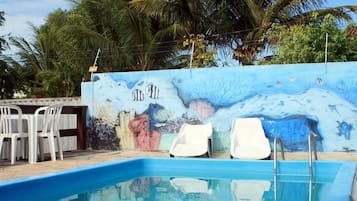 Hồ bơi ngoài trời, ghế dài tắm nắng