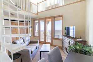 Apt with Balcony & Loft, Mountain Views, Meals & Wellness Activities | Blick auf die Berge