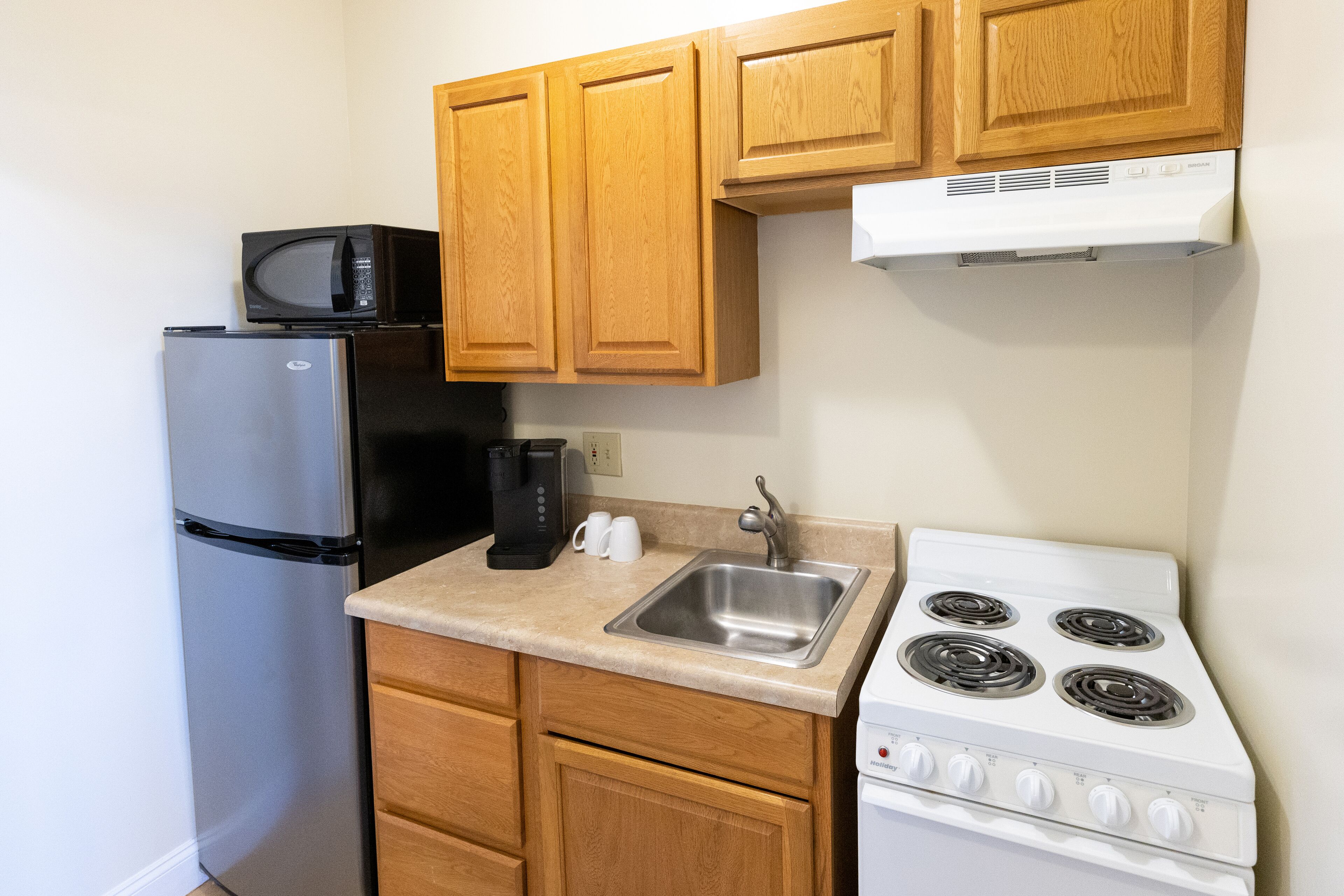 balcony apartment, mountain view - meals & wellness activities | private kitchenette | fridge, microwave, coffee/tea maker, cleaning supplies
