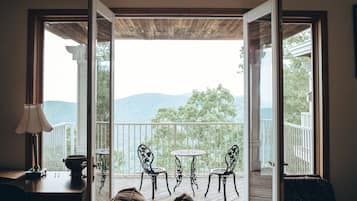 Balcony Apartment, Mountain View - Meals & Wellness Activities | Vista a la montaña