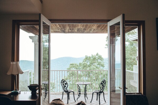 Balcony Apartment, Mountain View - Meals & Wellness Activities | Mountain view