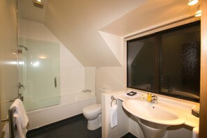 Suite | Bagno | Set di cortesia gratuito, asciugamani