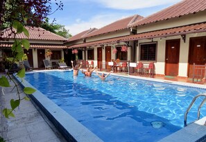 Hồ bơi ngoài trời 
