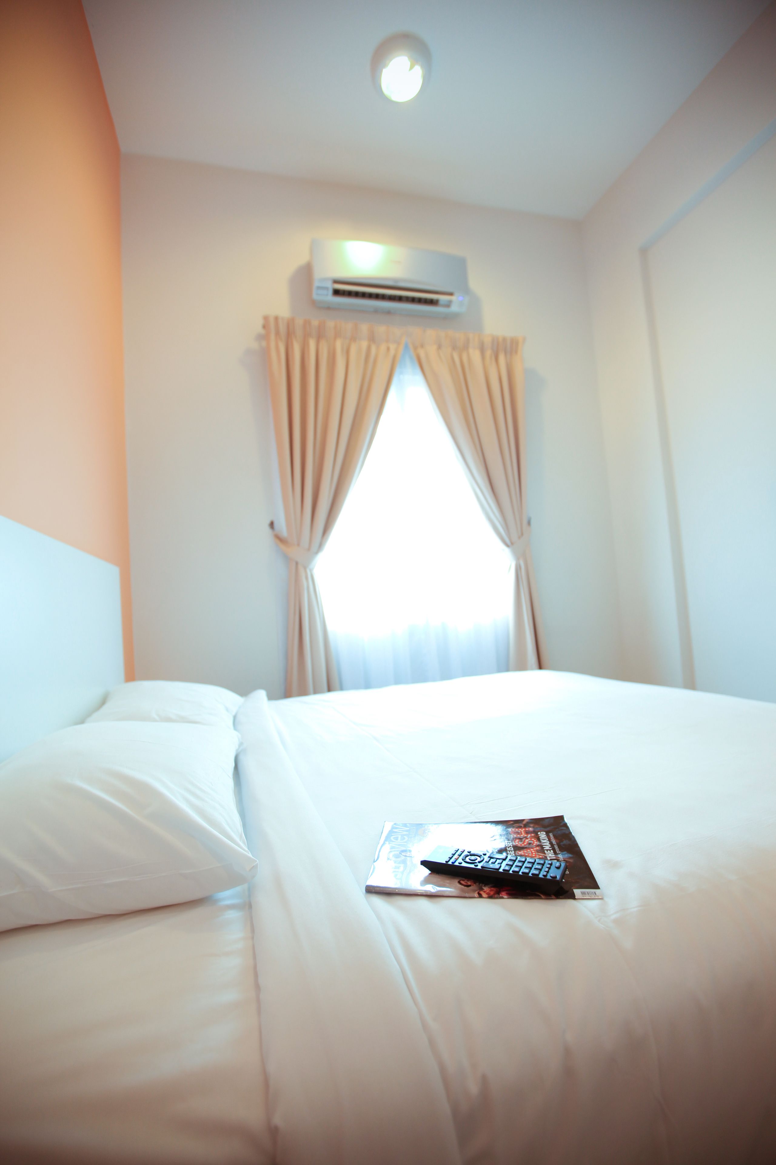 in-room safe, rollaway beds, free wifi, bed sheets