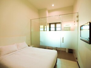 In-room safe, rollaway beds, free WiFi, bed sheets