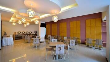 Frokost serveres
