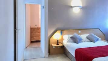Double Room | Individually decorated, individually furnished, iron/ironing board
