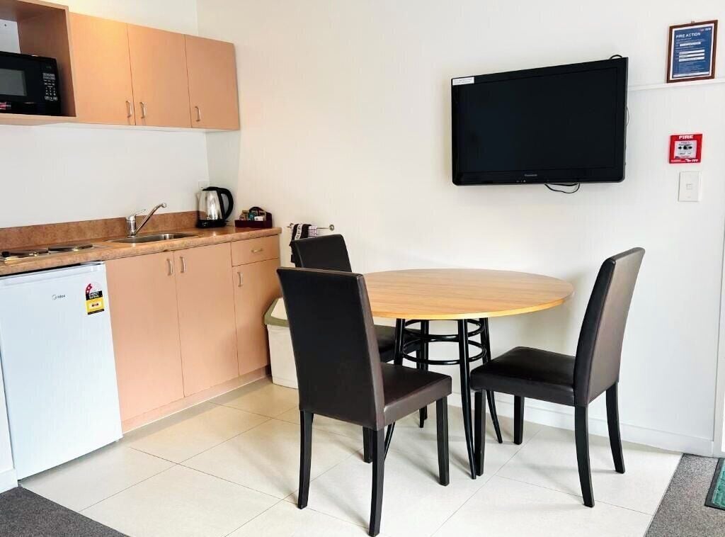 Apartment, 1 Bedroom | Private kitchen | Fridge, microwave, electric kettle, toaster