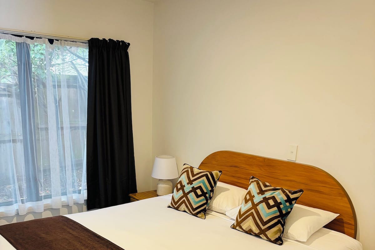 2 slaapkamers, luxe beddengoed, een laptopwerkplek, geluiddichte muren