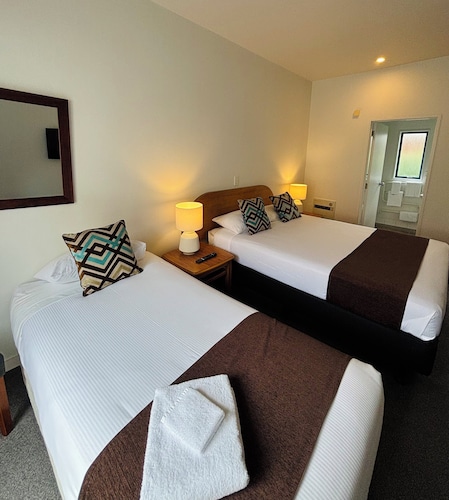 Bush Inn Court Motel