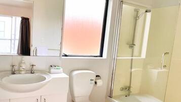 Appartamento, 2 camere da letto | Bagno | Doccia, asciugacapelli, asciugamani, sapone